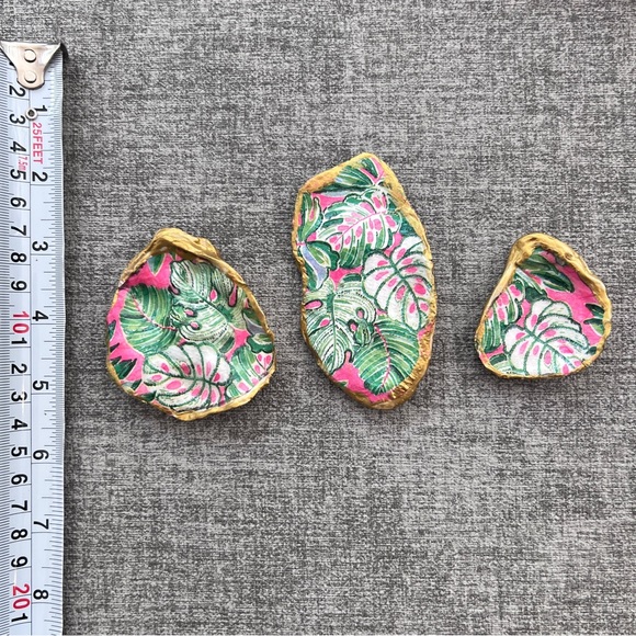 Set of 3 Tommy Bahama decoupaged oyster shell trinket dishes - Picture 4 of 6